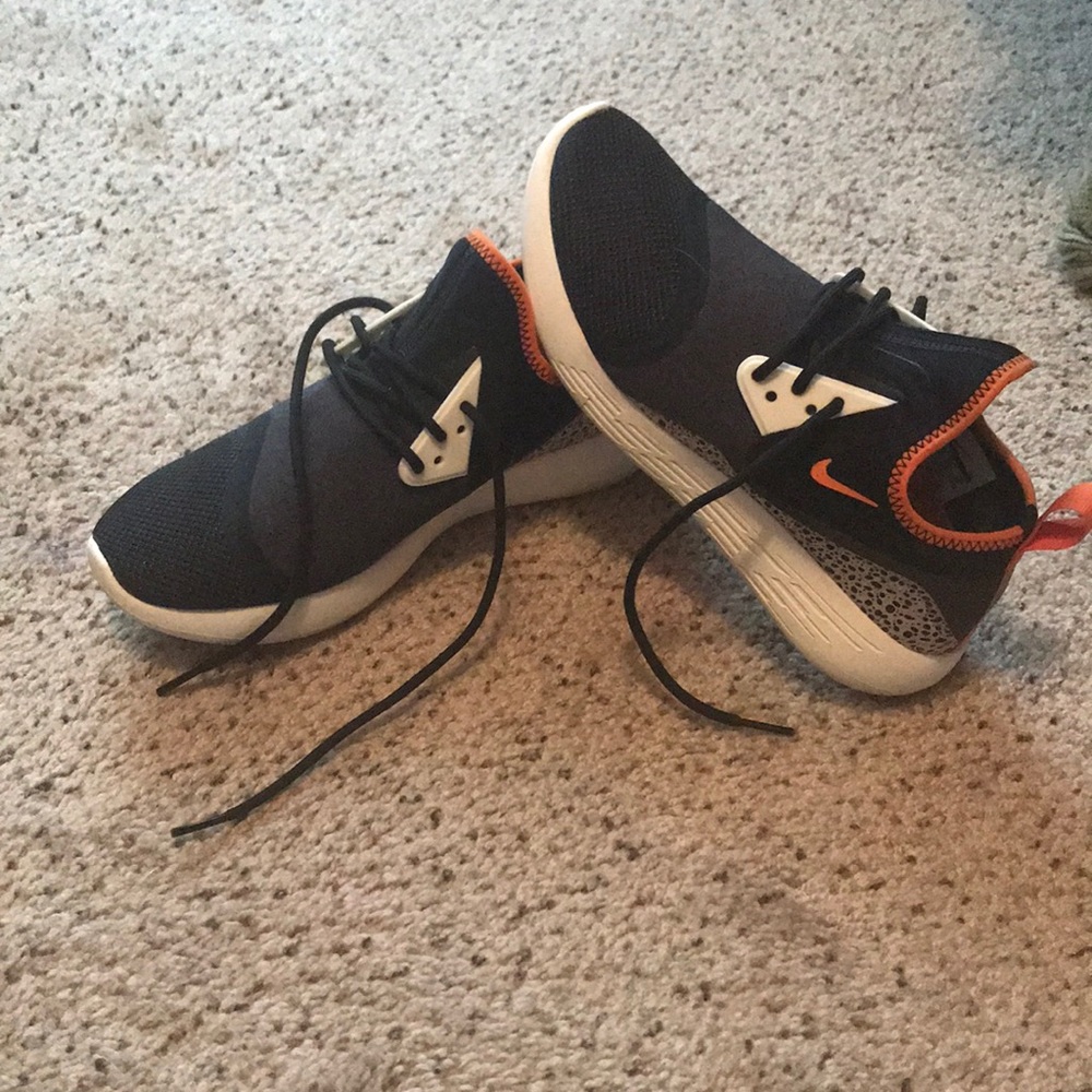 comfy black and orange nike women’s shoe size 8 US